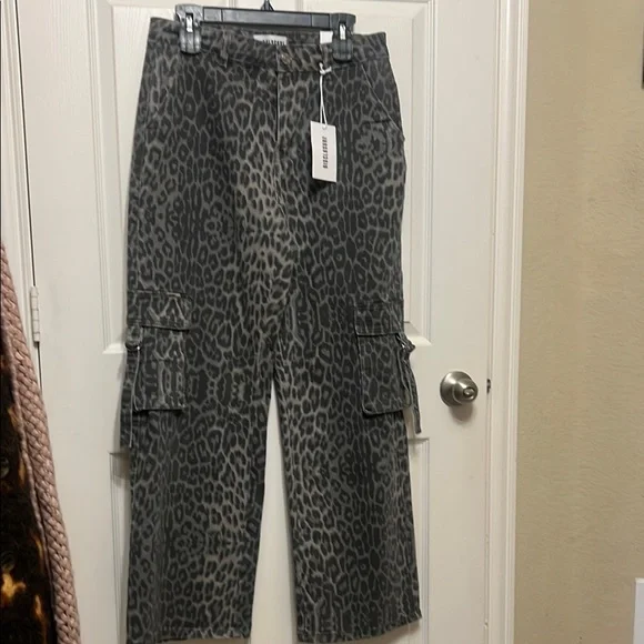 NWT Disclosure Leopard Print Cargo Pants - Picture 2 of 5